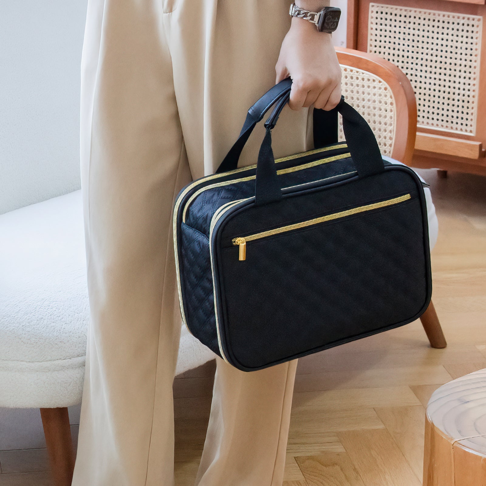 Large Capacity Travel Toiletry Hanging Bag (Black)